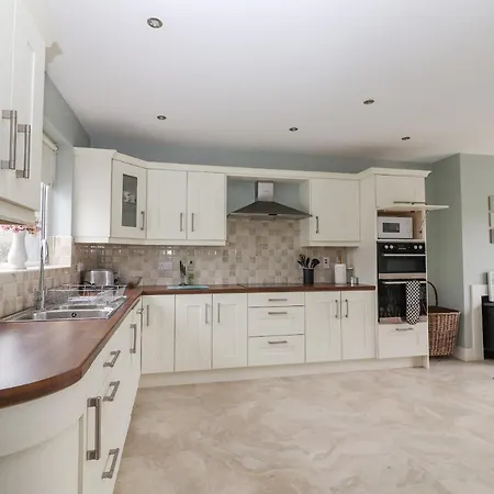 Holiday home Forest View Creggs